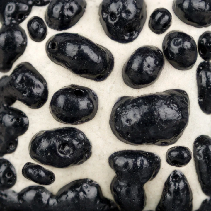 Szkliwo Mayco Stoneware SW465 Black Moon Rocks - wypał 1222°C (Cone 6)